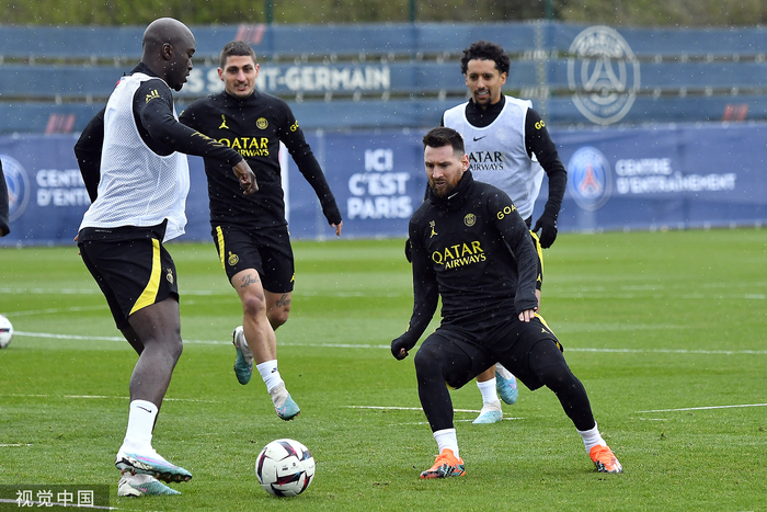 关于NBA常规赛集结日走向成谜；巴塞罗那防线松动；媒体盛赞；轮换策略成焦点的信息-爱游戏