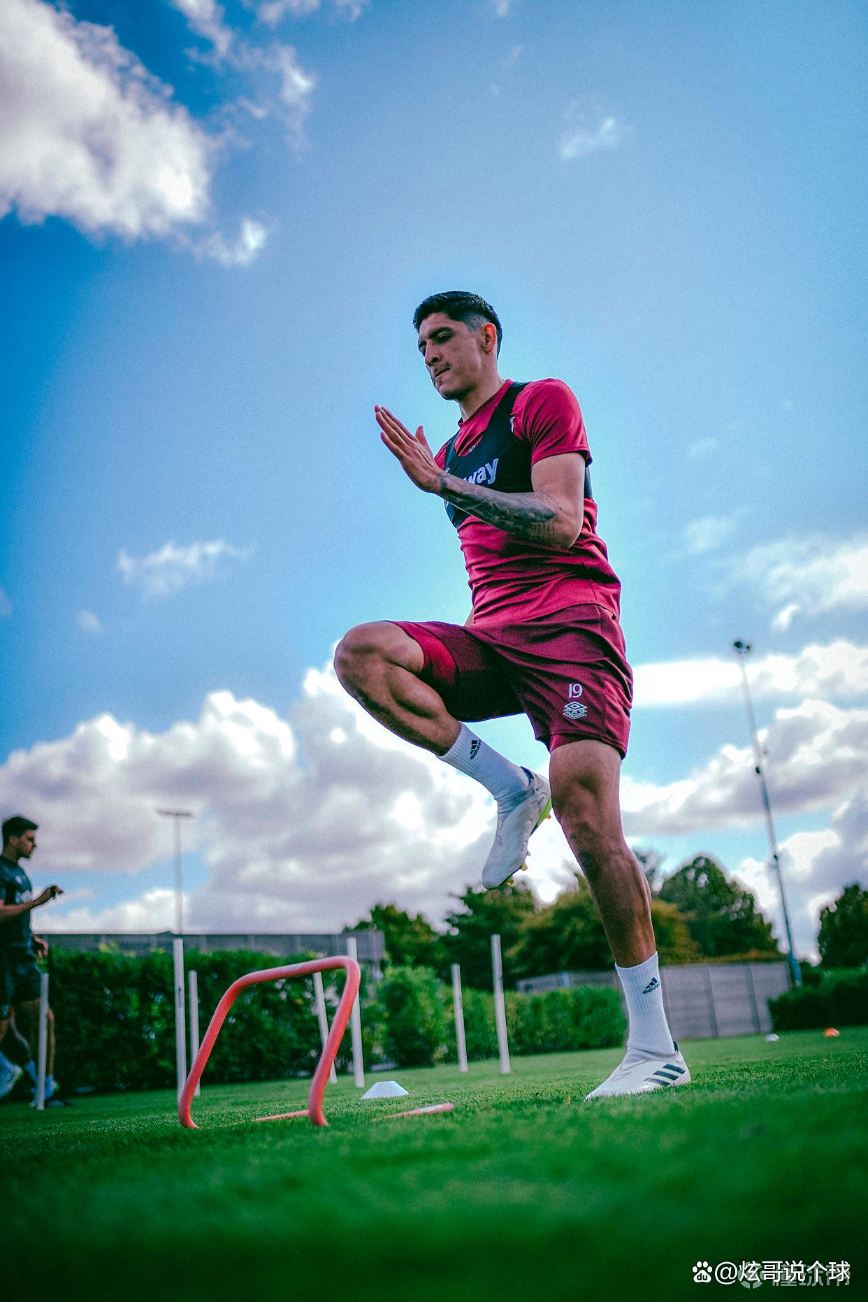 包含今夜英超传出新动向，西汉姆再遭质疑，管理层表态：悬念犹存，更衣室氛围转暖的词条-爱游戏